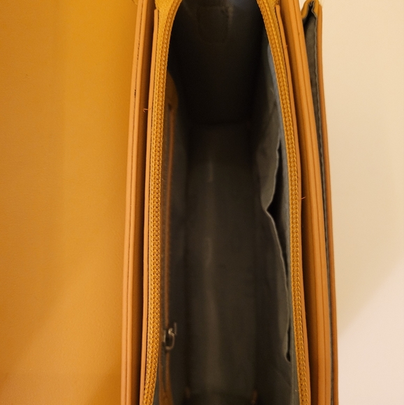 PIXIE MOOD Zoe Vegan Leather Crossbody Bag - Picture 5 of 5